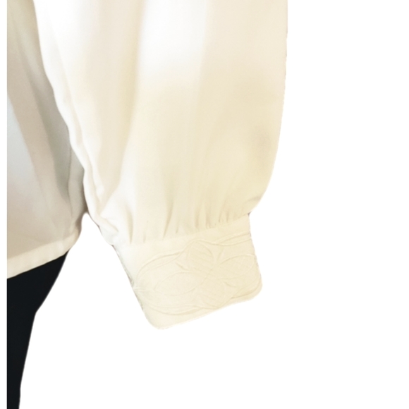 VINTAGE LONG SLEEVE BLOUSE SHIRT LONG SLEEVE 100% POLYESTER CREAM SIZE 10 PETITE - Picture 4 of 8